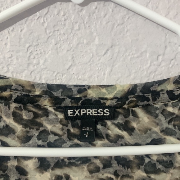 Cute size small shirt - Picture 2 of 3